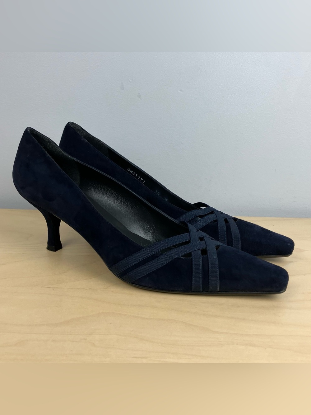 Stuart Weitzman Women’s Size 10.0 M Navy Blue Suede Heels Pumps Shoes. In good u